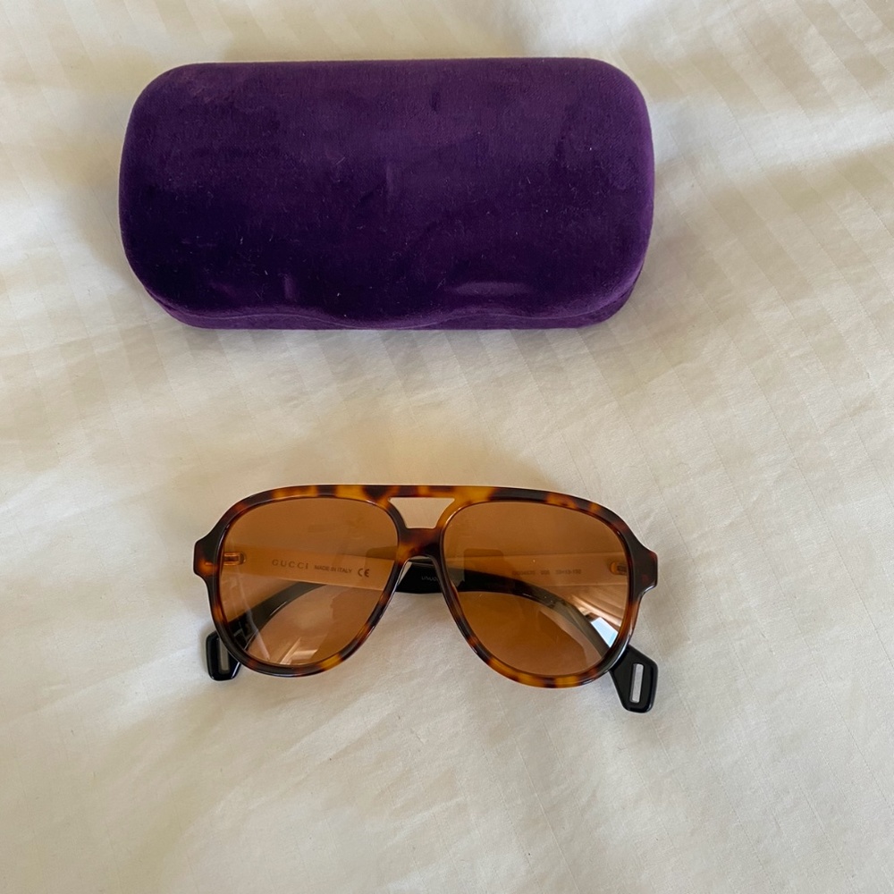 Brand new never worn Gucci sunglasses with case